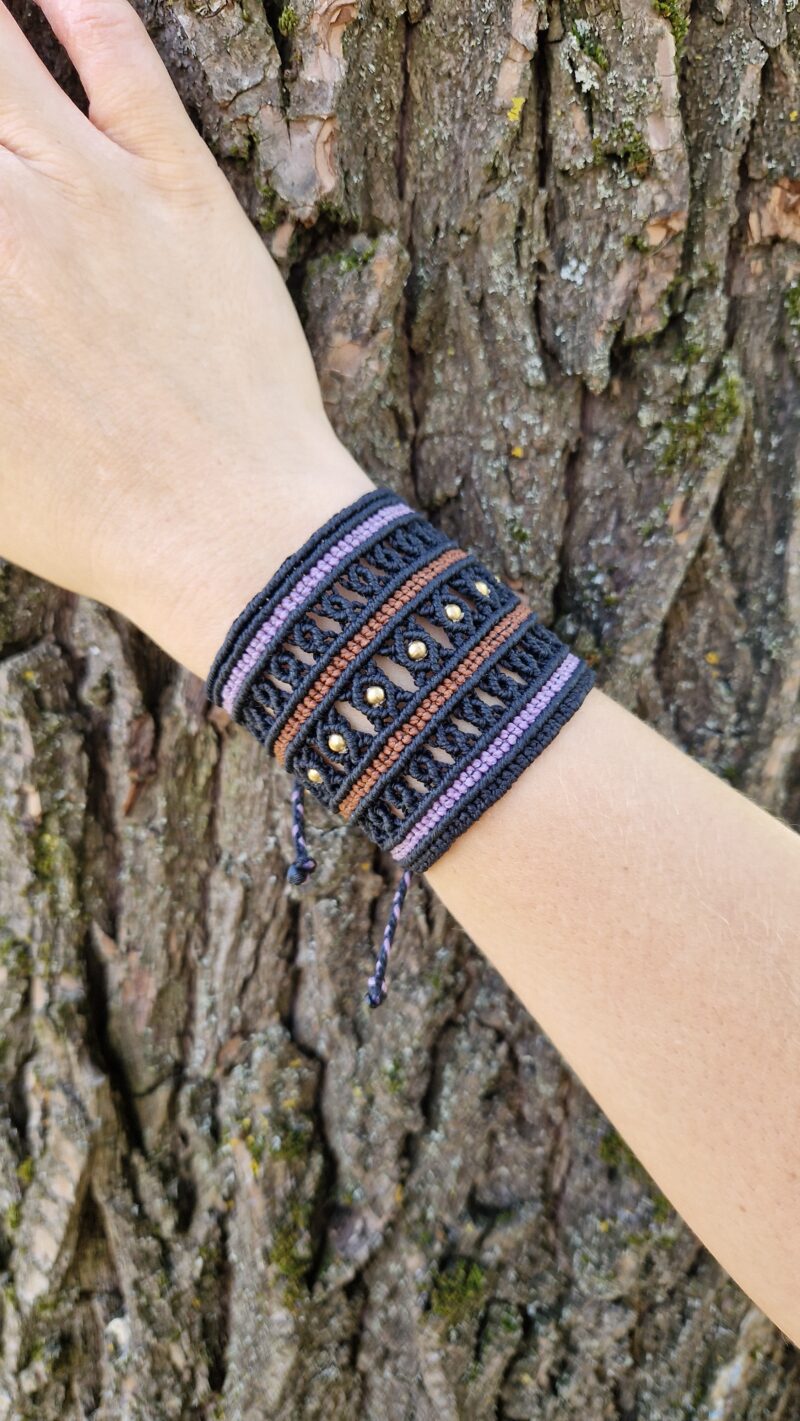 Armband schwarz/rotbraun/flieder mit Messingperlen – Bild 2